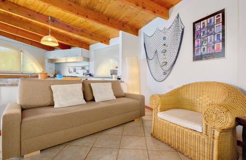 Pittulongu House | Holiday Home 'Margherita' with Terrace, Garden & Air Conditioning