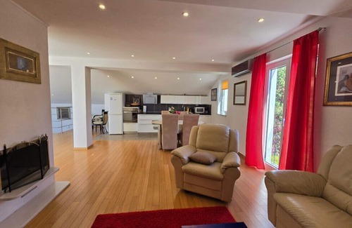 Bregi Villa | Holiday home Marijana by Villas Guide