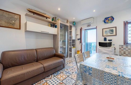 Palermo House | Holiday Home 'Marina' with Sea View, Wi-Fi and Air Conditioning