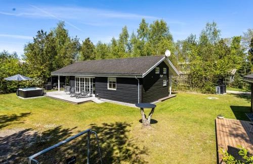 Bøtø By House | Holiday Home Marlena - 1-1km from the sea by Interhome