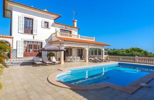 Manacor House | Holiday Home Matos by Interhome