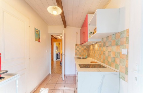 Garrigues House | Holiday Home 'Mazet' with Private Terrace, Private Garden and Wi-Fi