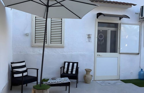 Municipio 4 House | Holiday Home 'Miro’ House' with Wi-Fi and Air Conditioning