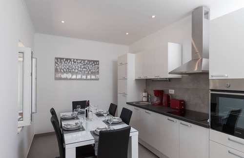 Hodilje House | Holiday Home Monika - Two Bedroom Holiday Home with Terrace and Sea View