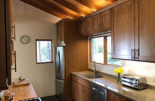 Cascadel Woods House | Holiday Home near Yosemite National Park!