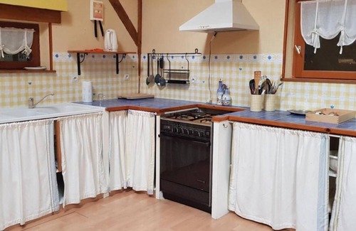 Sistels House | Holiday Home 'Pey Sud' with Mountain View, Private Terrace and Wi-Fi