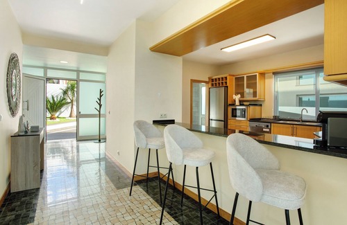 Sao Martinho House | Holiday Home 'Pico Do Paraíso' with Sea View, Wi-Fi and Air Conditioning