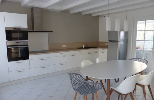 Jonzac House | Holiday Home 'Rénovée - Le 36' with Private Terrace, Private Garden and Wi-Fi