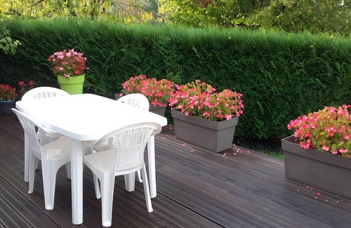 Jonzac House | Holiday Home 'Rénovée - Le 36' with Private Terrace, Private Garden and Wi-Fi
