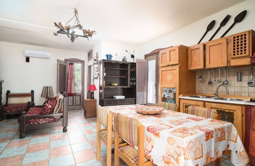 Posada House | Holiday Home "Sa Burrida" with Garden, Covered Terrace & Fireplace