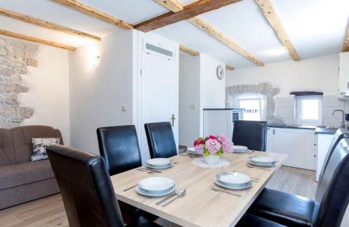 Sveta Jelena House | Holiday Home San Martino I by Interhome