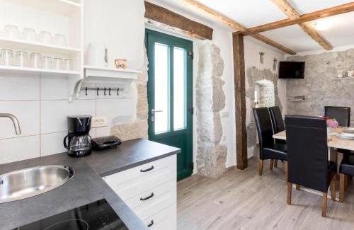 Sveta Jelena House | Holiday Home San Martino I by Interhome