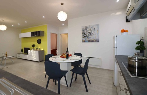 Vrvari House | Holiday home Semi-detached house with pool