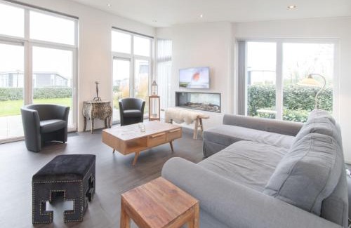 Wemeldinge House | Holiday Home Vakantiehuis Ruisweg 91 by Interhome