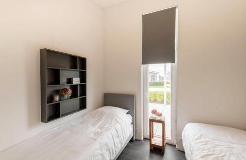 Wemeldinge House | Holiday Home Vakantiehuis Ruisweg 91 by Interhome