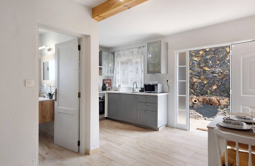 Tijarafe House | Holiday Home 'Valista' with Sea View, Private Pool and Wi-Fi