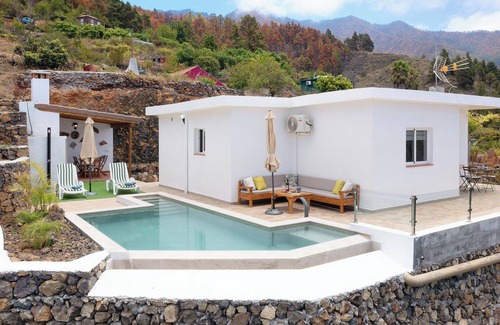 Tijarafe House | Holiday Home 'Valista' with Sea View, Private Pool and Wi-Fi
