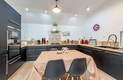 Kerlouet House | Holiday Home 'Villa Léonie - Indoor Pool' with Terrace, Garden and Wi-Fi