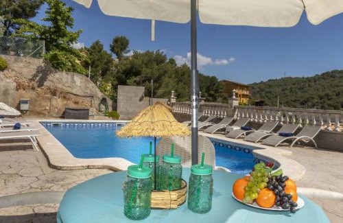 Castellet i la Gornal House | Holiday Home Villa Rosales by Interhome