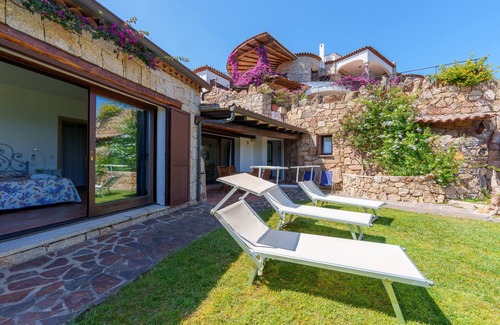 Baja Sardinia House | Holiday Home 'Villetta Orso' with Sea View, Wi-Fi and Air Conditioning