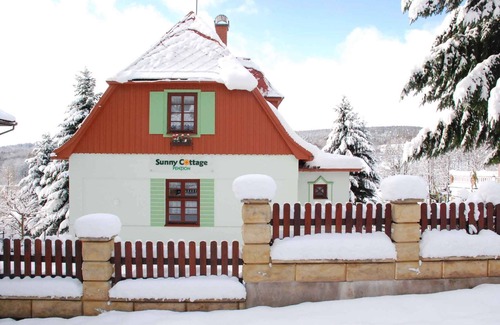 Svoboda nad Upou House | Holiday home with oven and garden