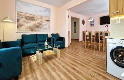 gmina Iwierzyce House | Holiday Home Wi niowa with Pool and Mountains