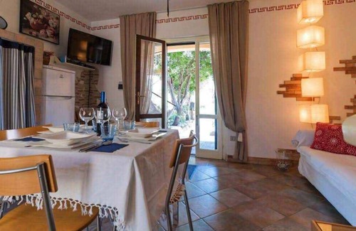 Agrustos House | Holiday home with garden and air conditioning