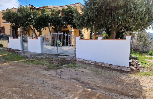 Agrustos House | Holiday home with garden and air conditioning