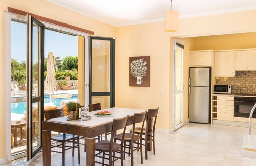 Maleme House | Holiday home with communal pool