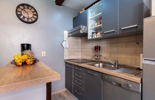 Mali Vareski House | Holiday home with pool, gazebo and children's swings