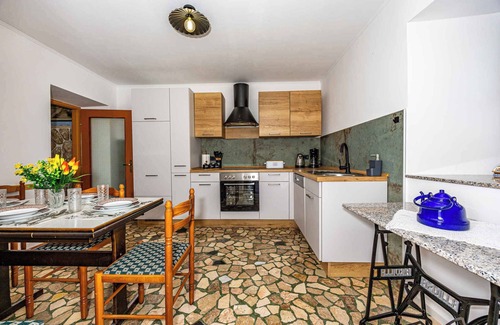 Grizane House | Holiday home with large terrace and air conditioning