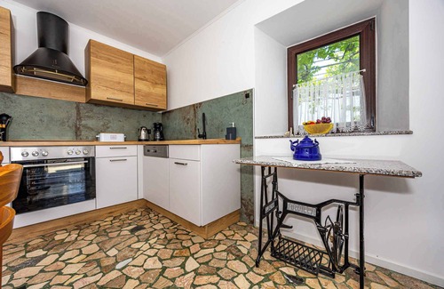 Grizane House | Holiday home with large terrace and air conditioning