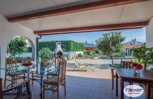 Sikici House | Holiday home with large terrace and air conditioning