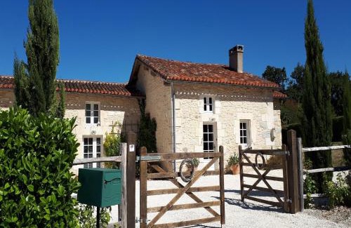 Verteillac House | Holiday home with pool in Verteillac, cleaning included