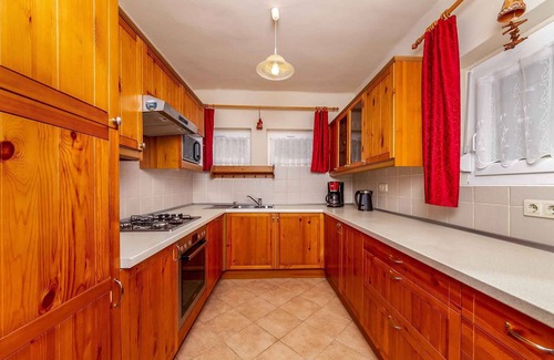 Fonyod House | Holiday home with pool, WiFi, dishwasher