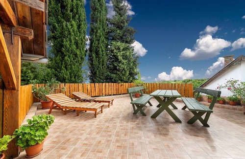 Fonyod House | Holiday home with pool, WiFi, dishwasher
