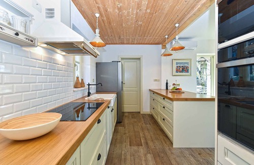 Rakovci House | Holiday home with terrace and pool