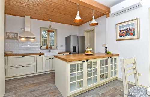 Rakovci House | Holiday home with terrace and pool