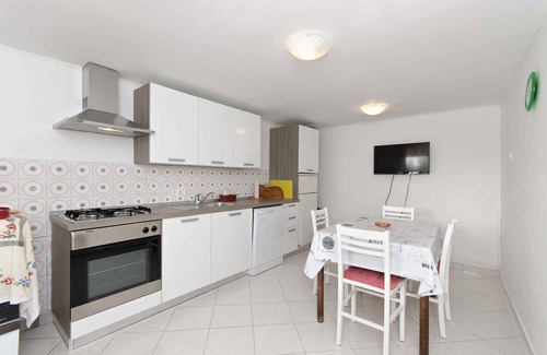 Lopar House | Holiday home with terrace and barbecue