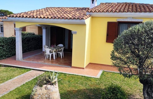 Tanaunella House | Holiday home with water view