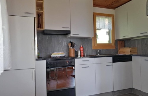 Giswil Ski Chalet | Holiday home with wide panoramic view and garden