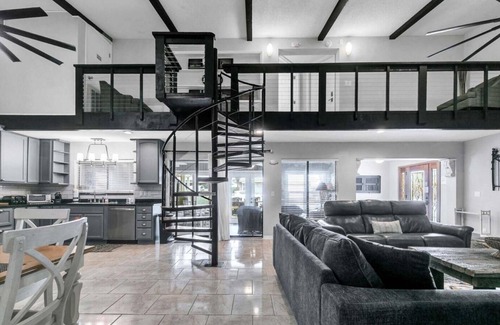 Crescent Beach House | Holiday House - 6 Bedrooms, Hot Tub - Steps from the Beach!