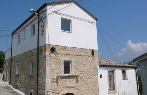 San Valentino In Abruzzo House | Holiday house 'Elvira Basilico' with terrace