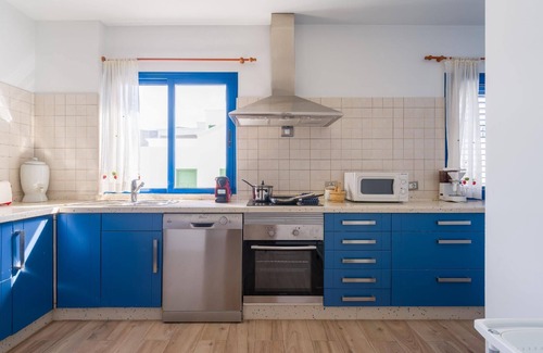 Caleta de Famara House | Holiday house Famara for 1 - 6 persons with 3 bedrooms - Row house