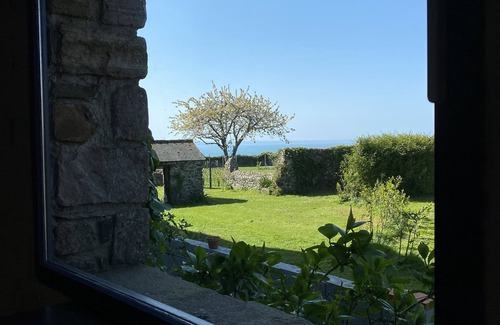 Morieux House | Holiday house in the castle park, near the beach with a very nice sea view