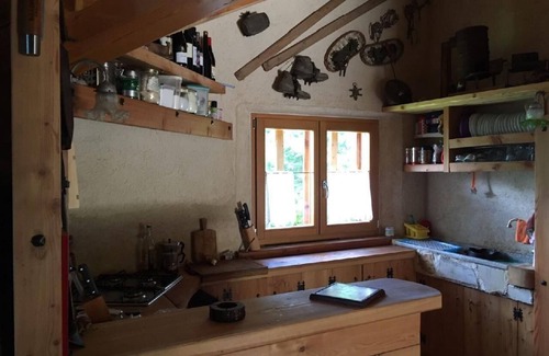 Pieve di Bono-Prezzo Apartment | Holiday House in Pieve Di Bono with Private Parking and Mountain View