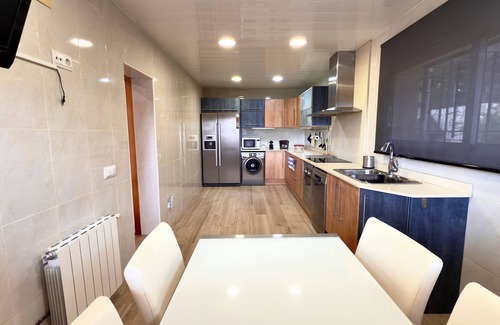 Vidreres House | Holiday house in Vidreres with pool and private basketball court