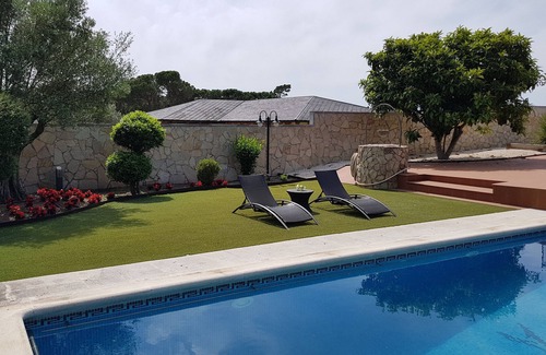 Vidreres House | Holiday house in Vidreres with pool and private basketball court