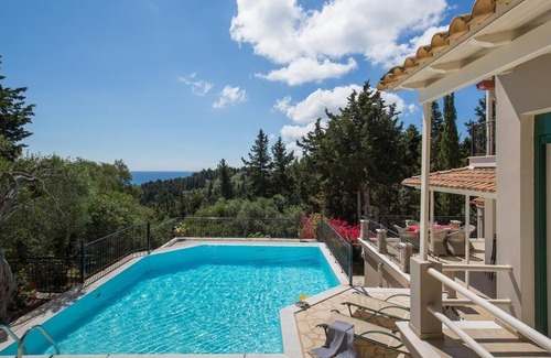 Koutsi House | Holiday house Longos for 1 - 6 persons with 3 bedrooms - Holiday home