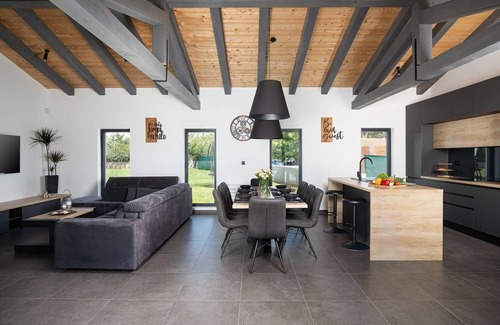 Muntic House | Holiday house Pula for 1 - 8 persons with 3 bedrooms - Holiday home